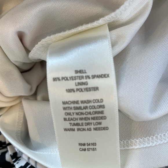 Eliza J Print Jersey Shift Dress - Picture 6 of 7